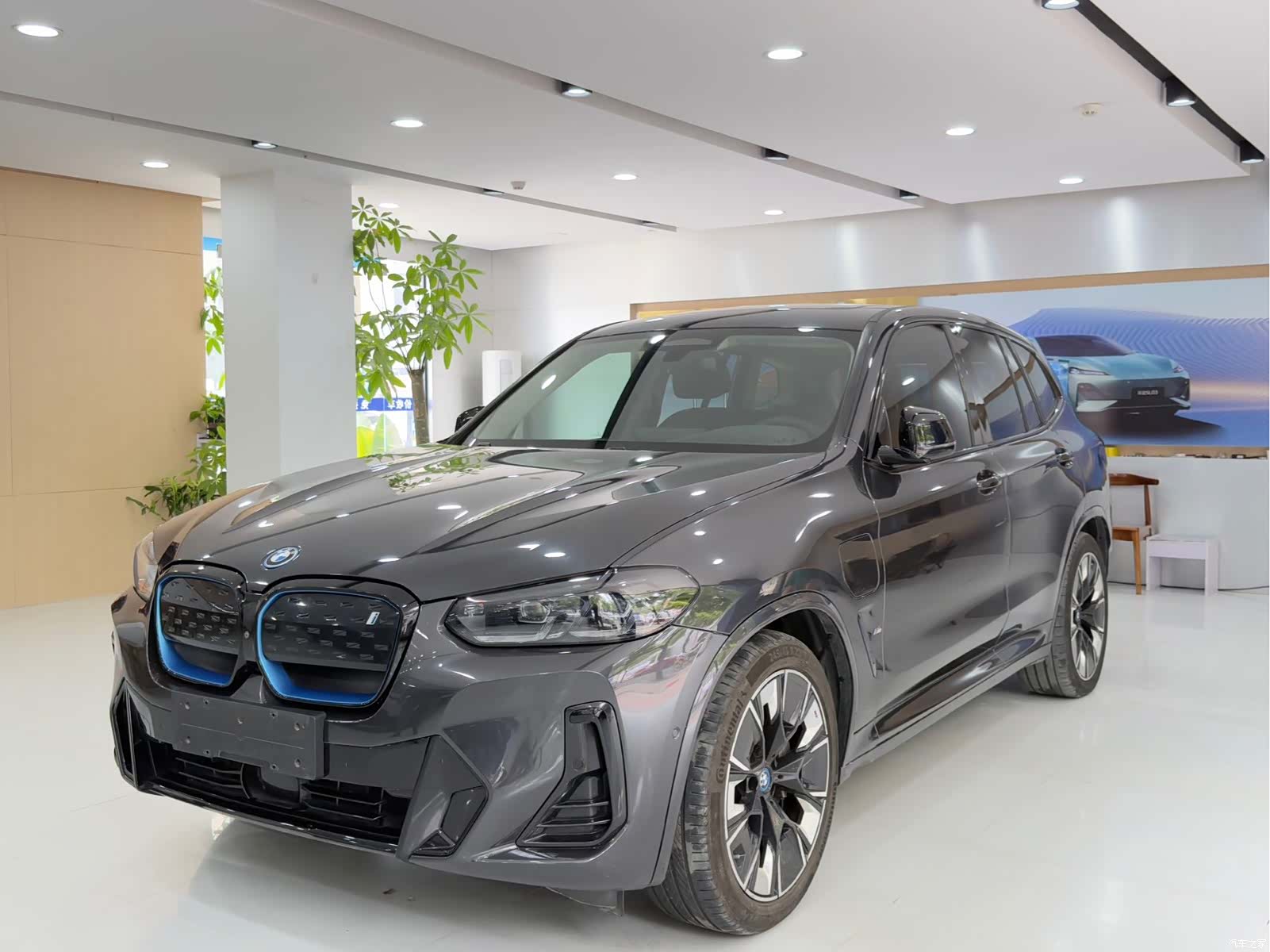 BMW iX3, 2021 1
