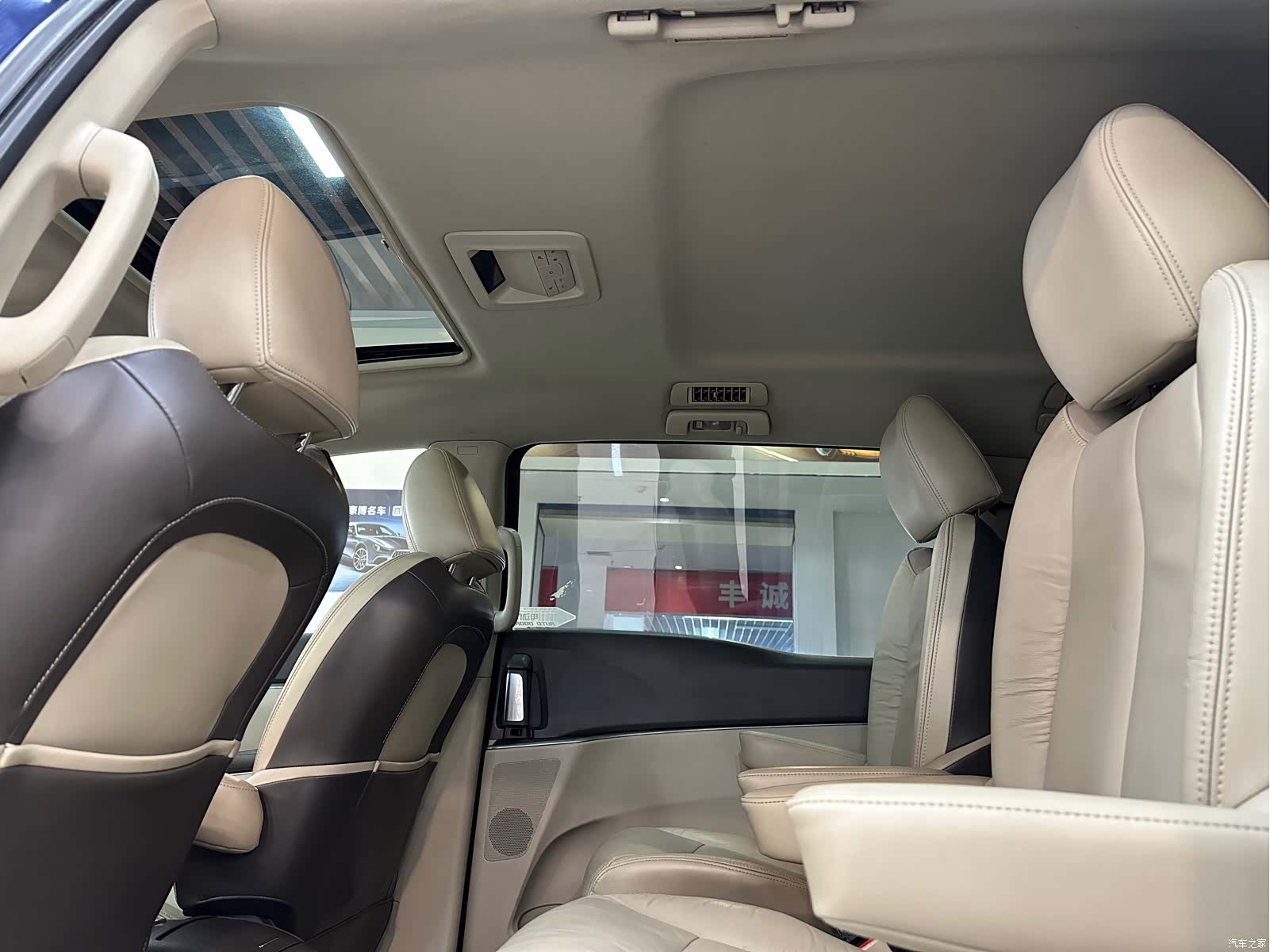 Buick GL8, 2012 18