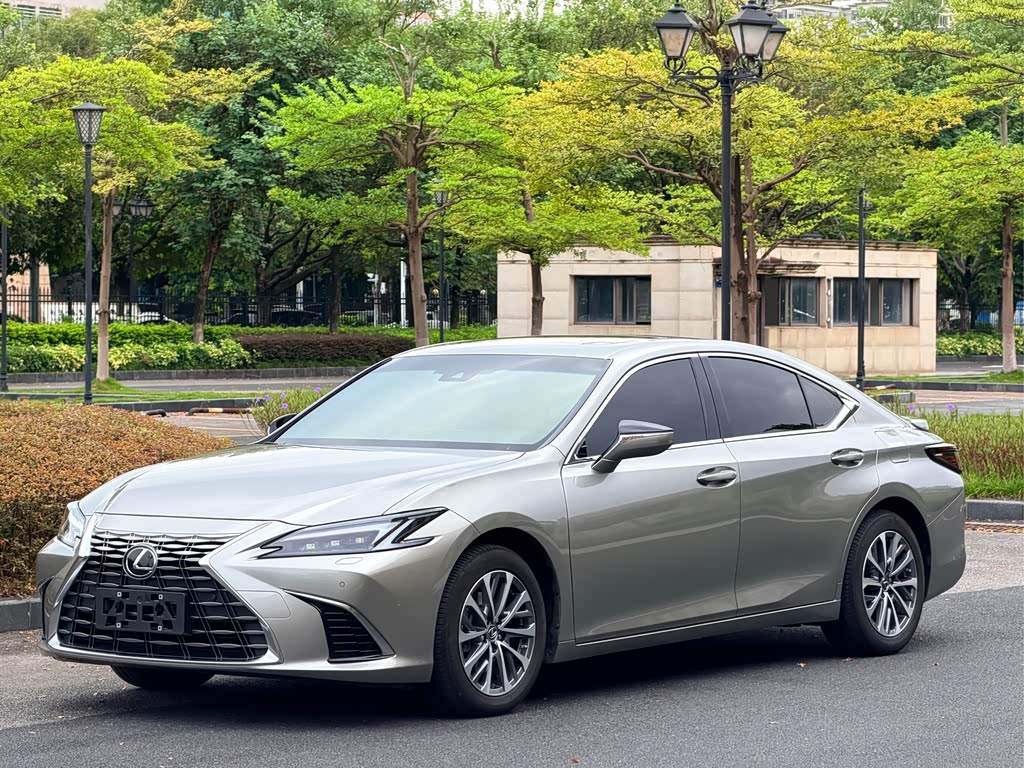 Lexus ES 2025 300h Premium