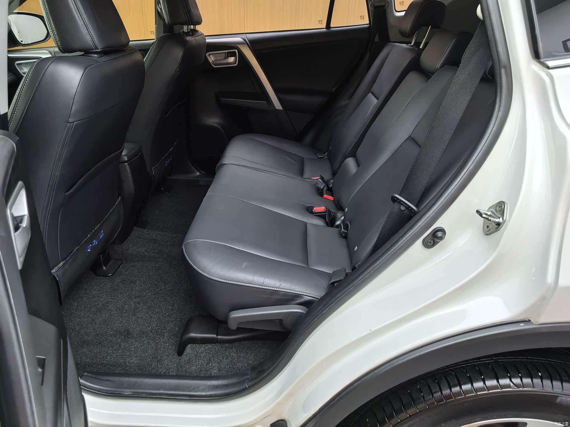 Toyota RAV4, 2016 7