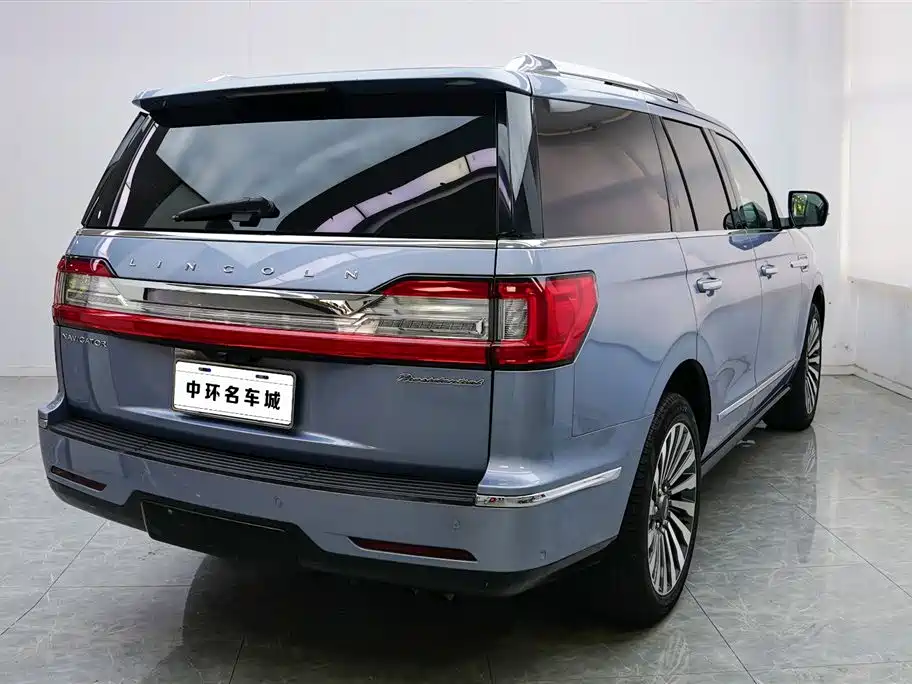 Lincoln Navigator