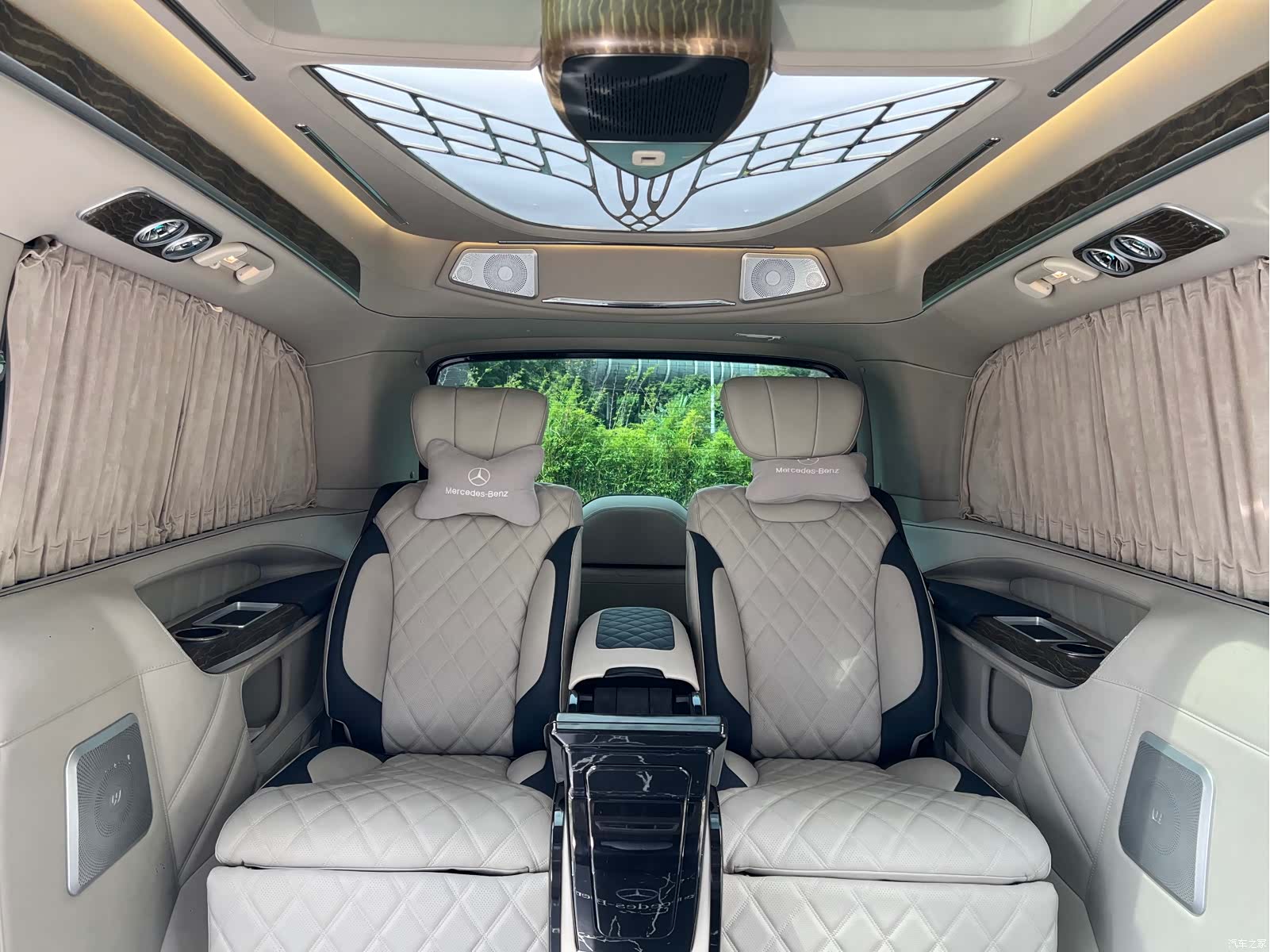 Mercedes-Benz V-Class, 2023 13