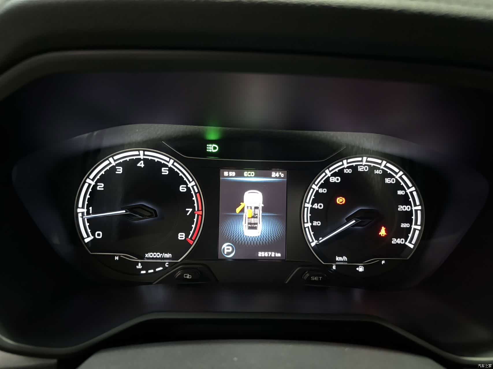 Geely X6, 2022 13