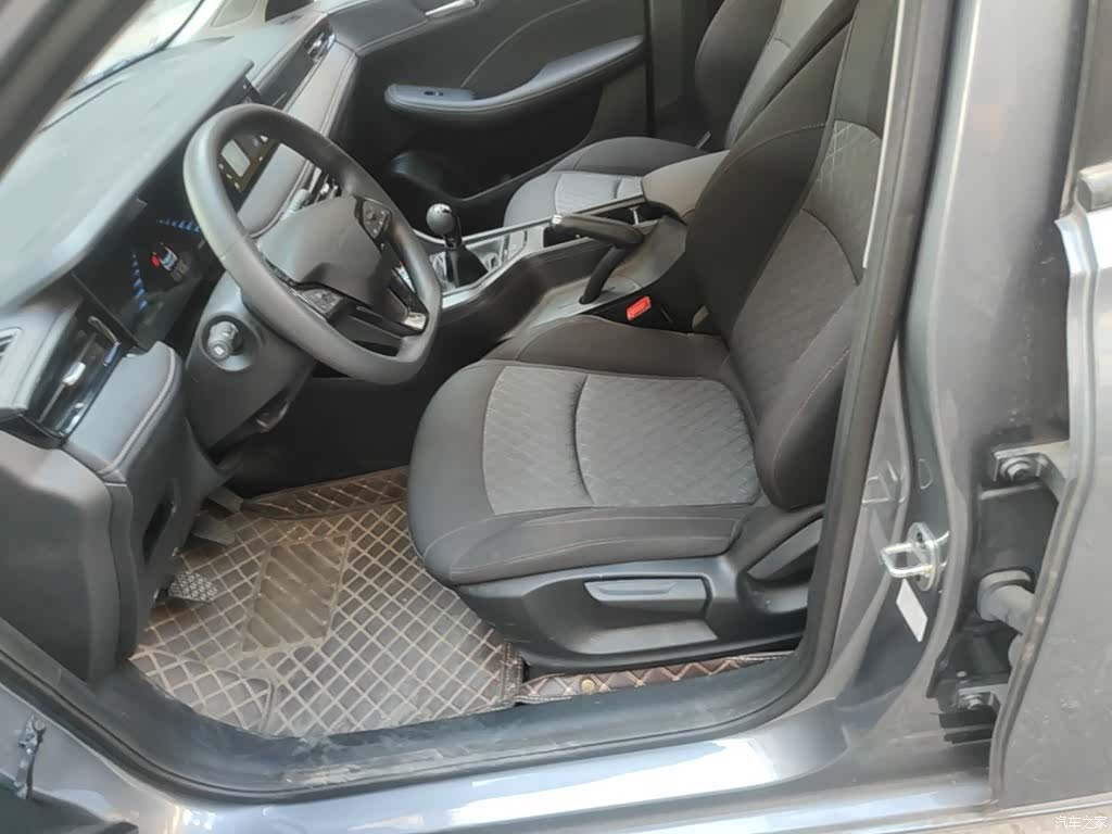 Roewe i5, 2025 15