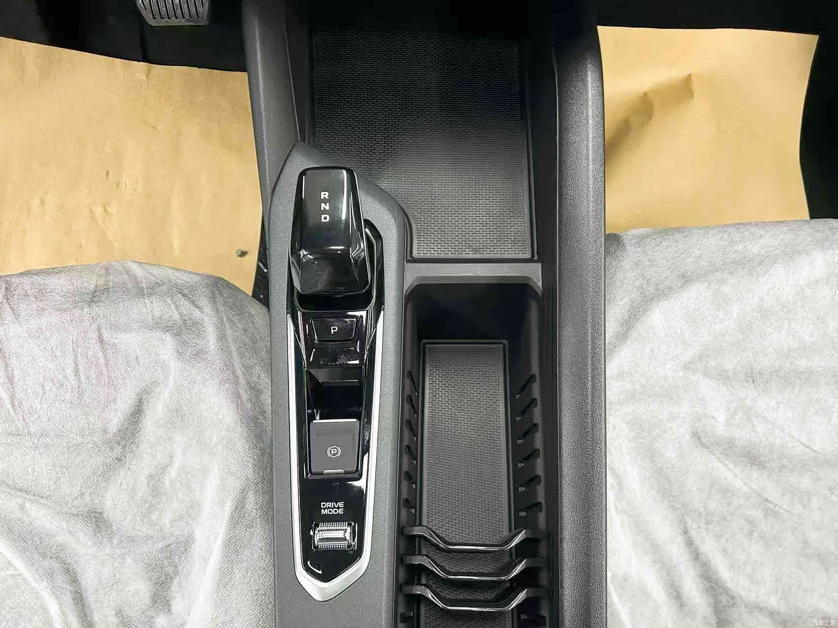 Geely Binray, 2025 18