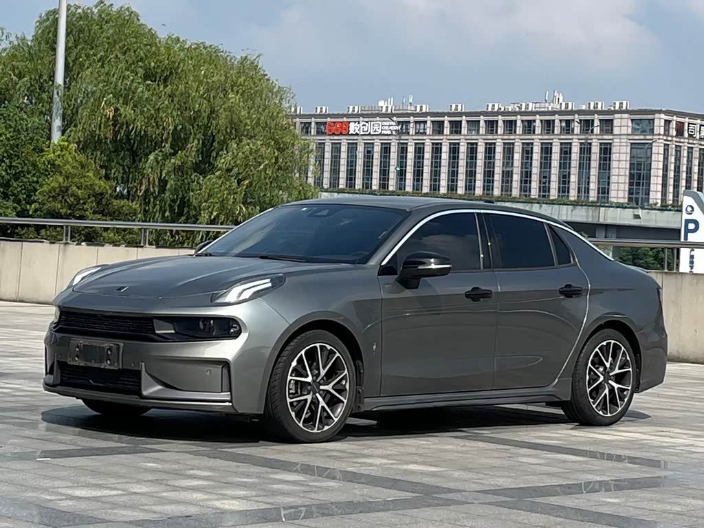 Lynk & Co 03
