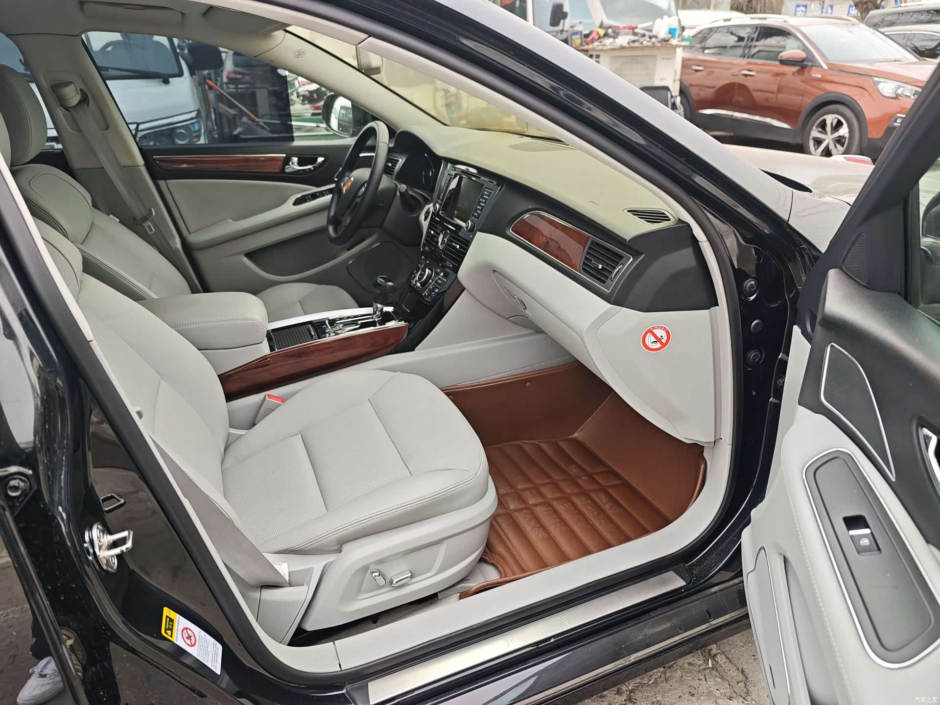 Hongqi H7, 2016 10