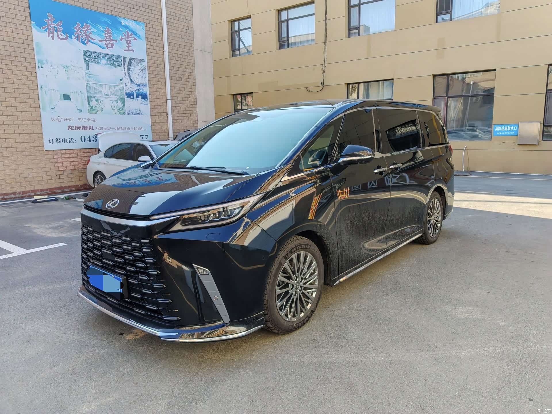 Lexus LM, 2026 7