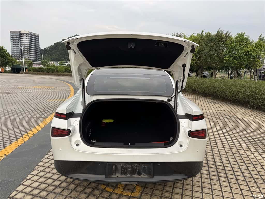 Xpeng P7, 2022 8
