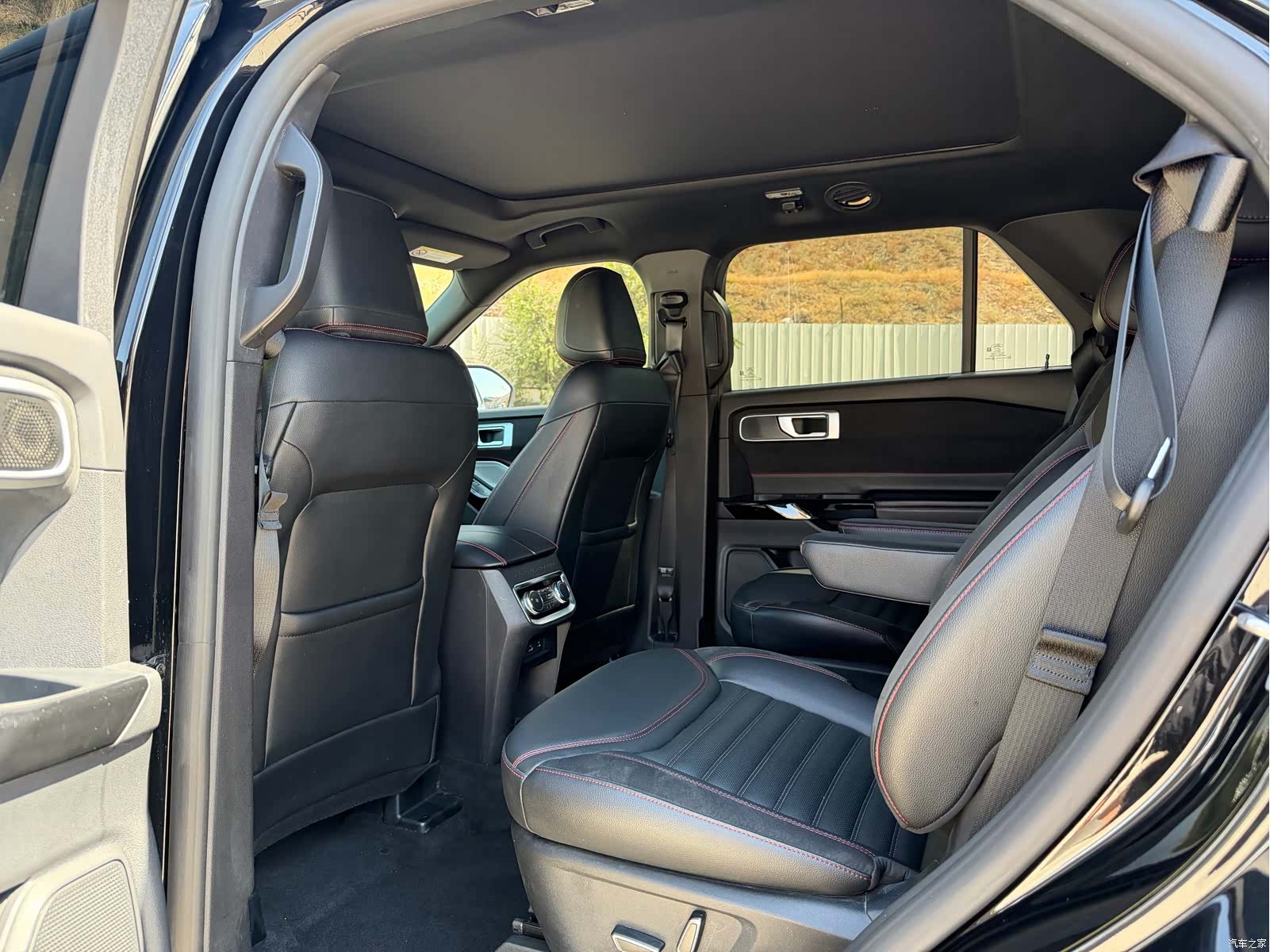 Ford Explorer, 2023 9