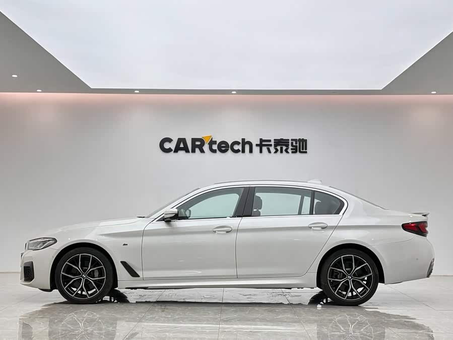 BMW 5 Series 2021, фото 2