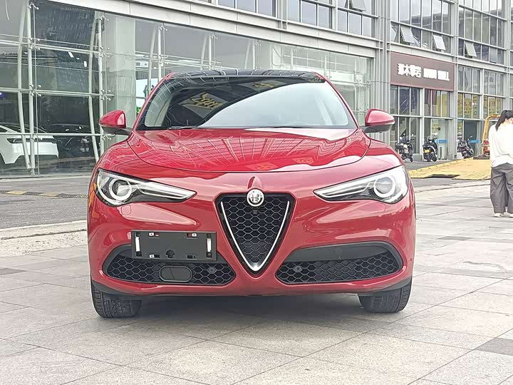 Alfa Romeo Stelvio si tan wei 2017 2.0T 200HP jing ying ban