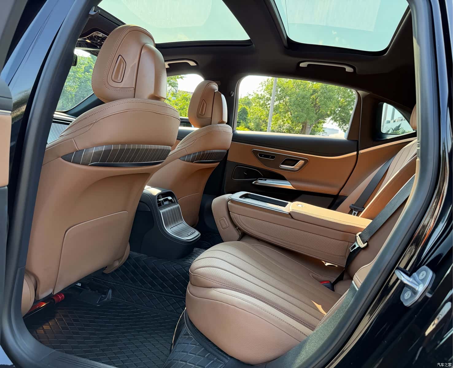 Mercedes-Benz E-Class, 2024 10