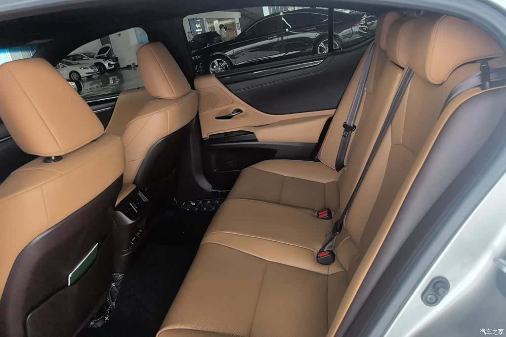 Lexus ES, 2020 11