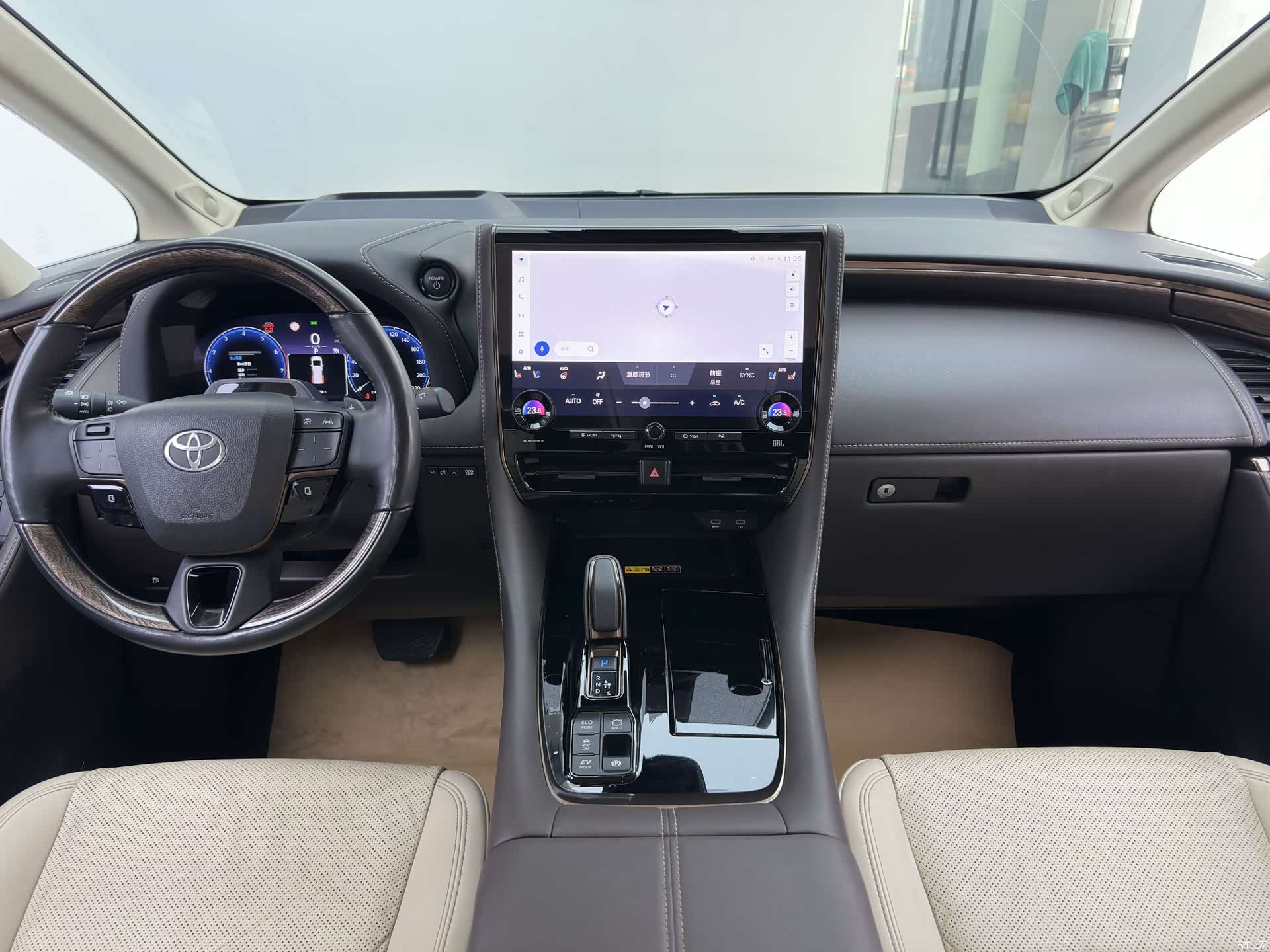 Toyota Alphard, 2024 20