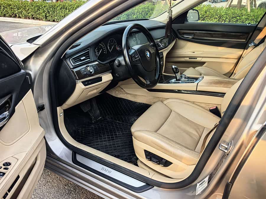 BMW 7-Series 2011, фото 5