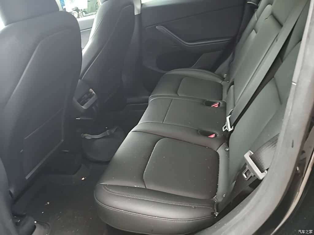Tesla Model Y, 2024 16