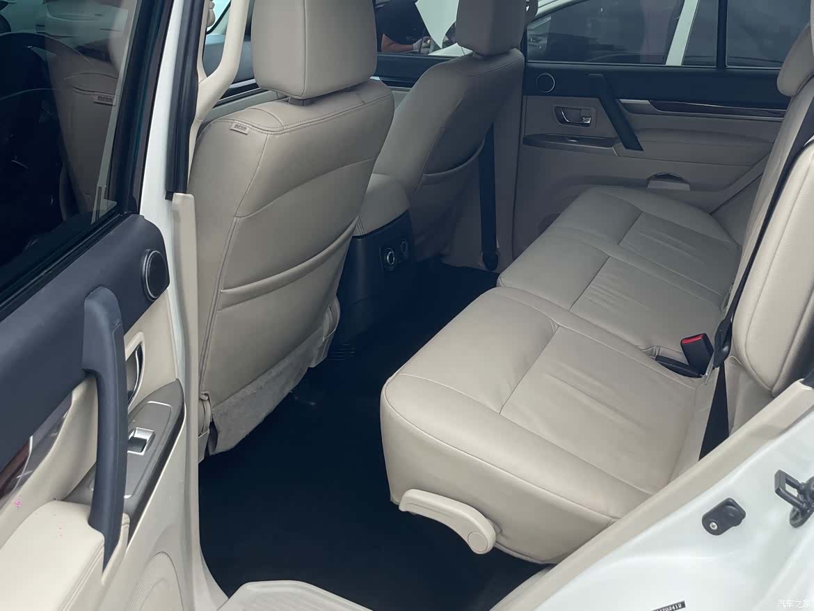 Mitsubishi Pajero, 2018 9