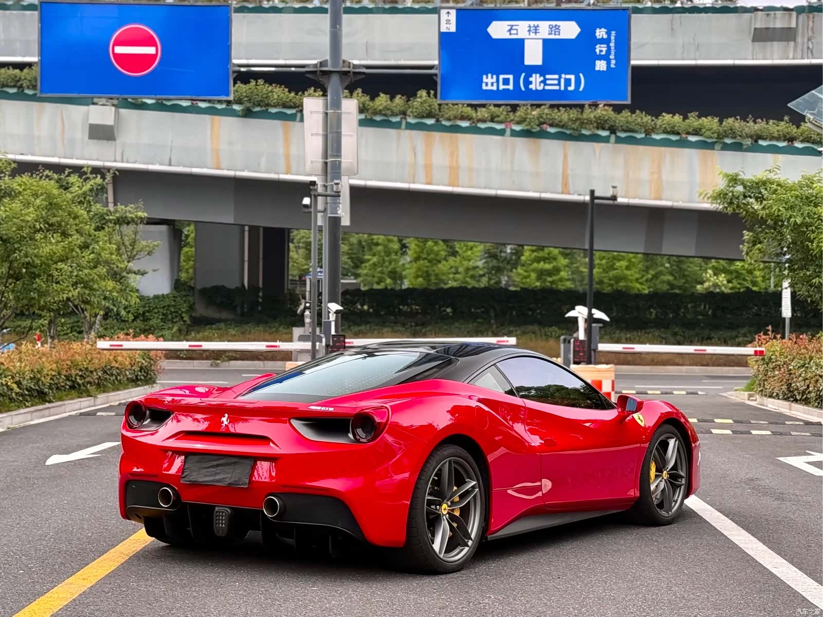 Ferrari 488, 2019 7