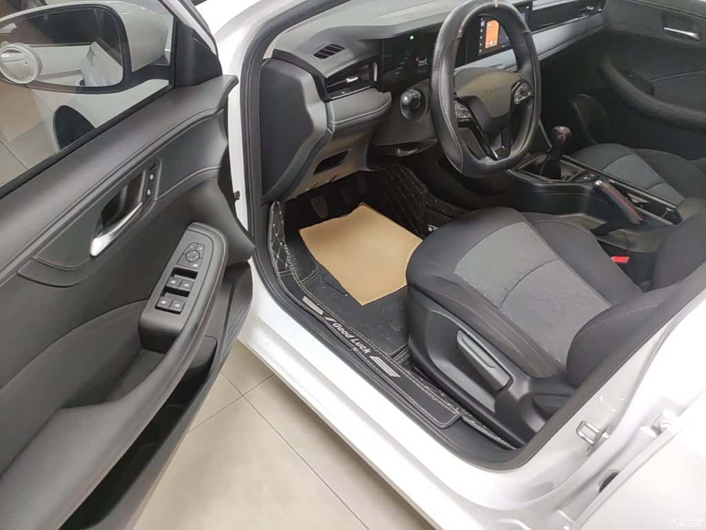 Roewe i5, 2025 16
