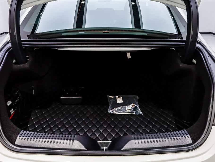Mercedes-Benz CLS Mercedes-Benz CLS
