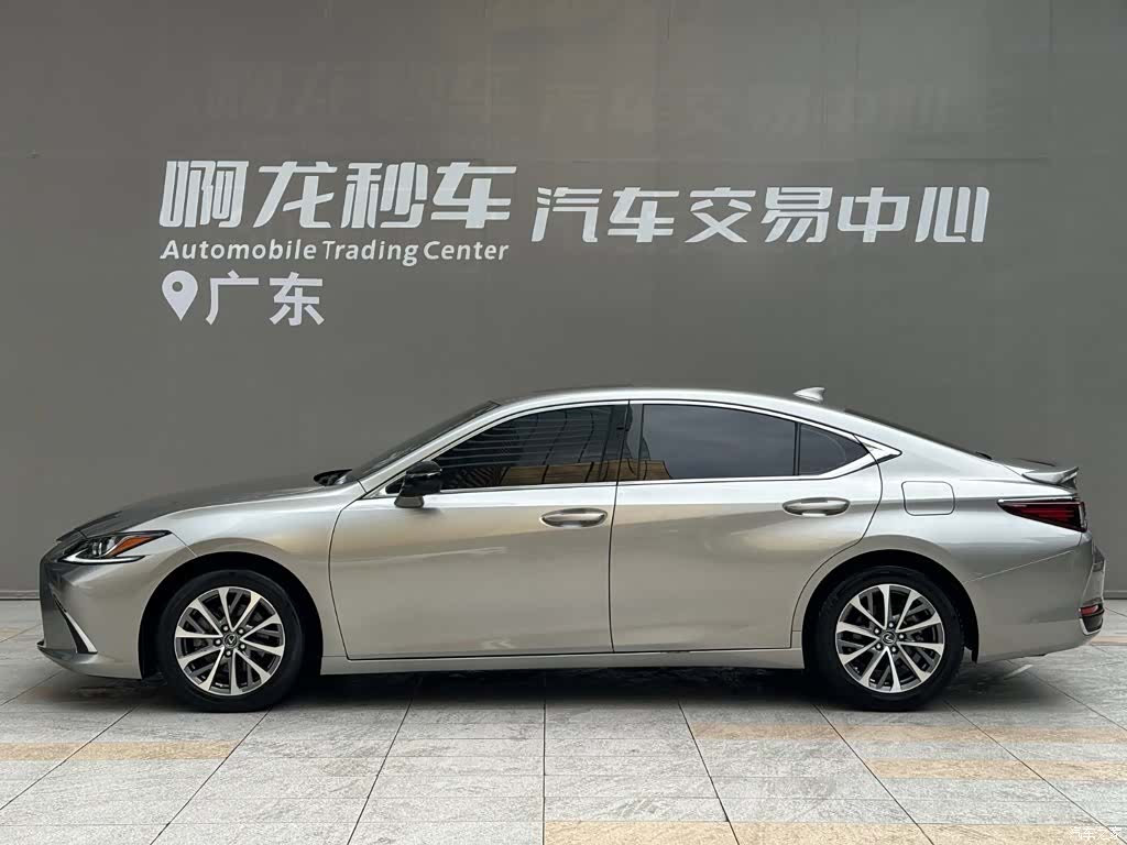 Lexus ES, 2023 3