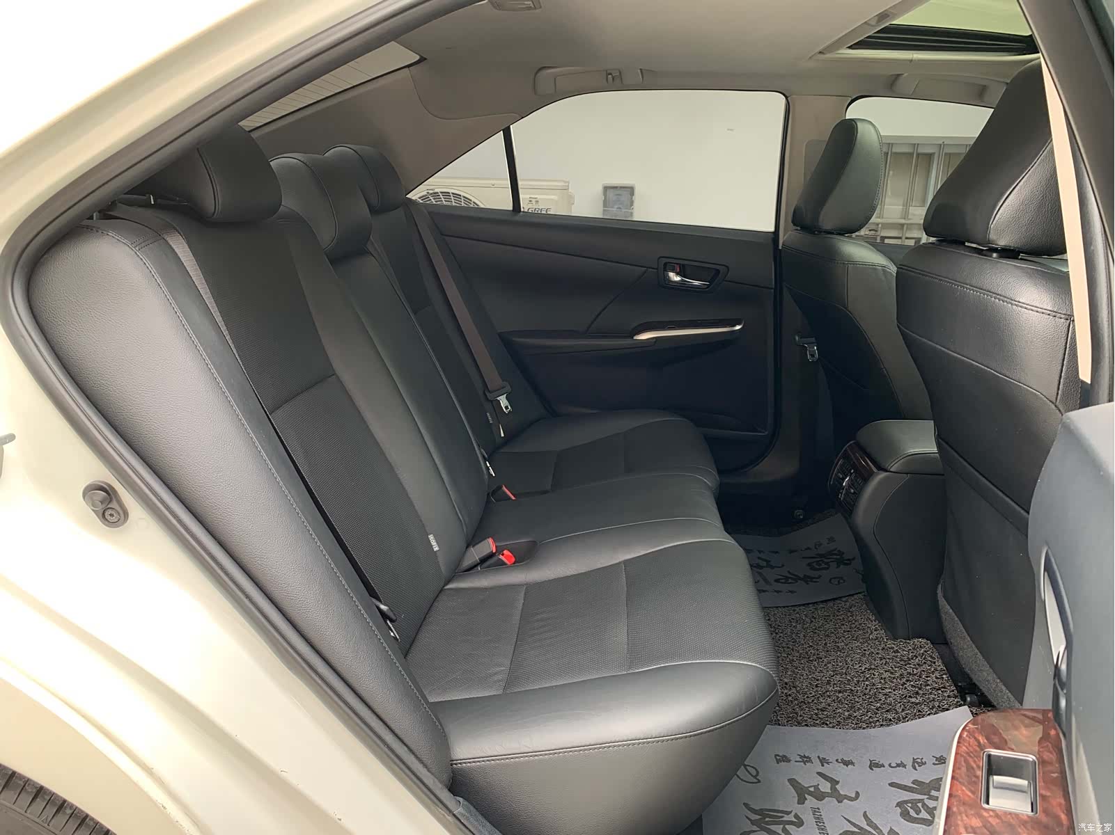 Toyota Camry, 2015 9