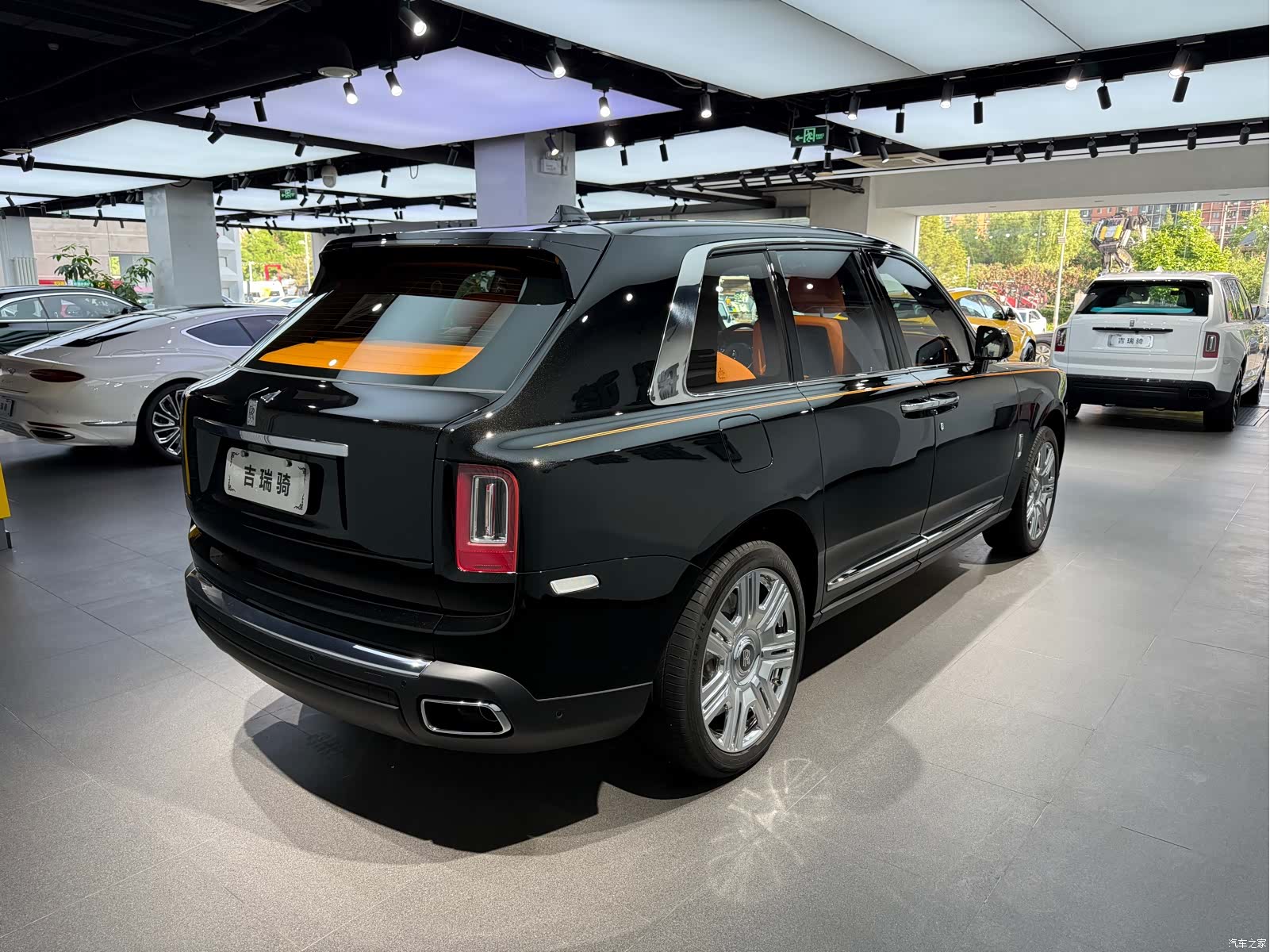 Rolls-Royce Cullinan, 2024 6