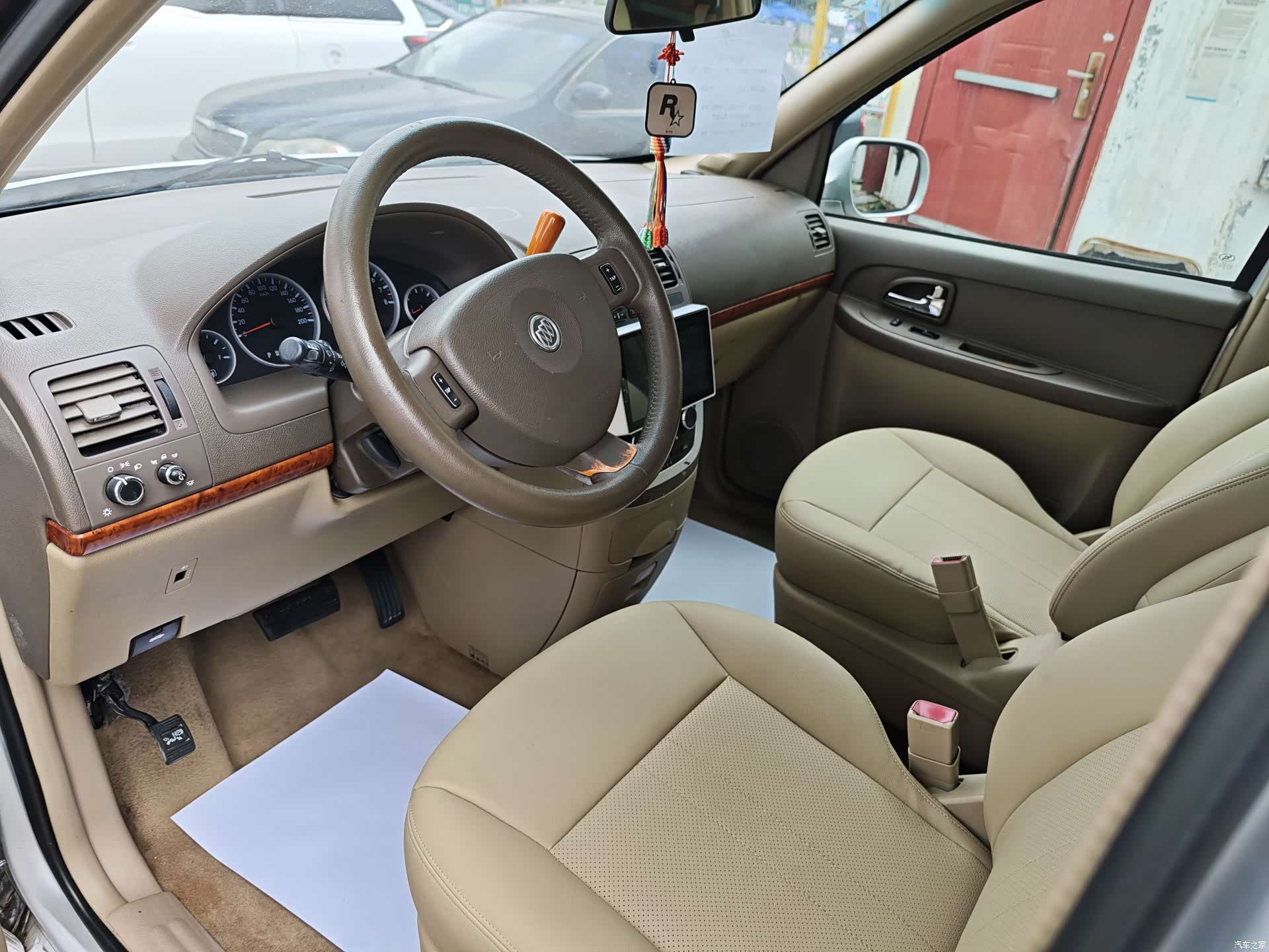 Buick GL8, 2010 4