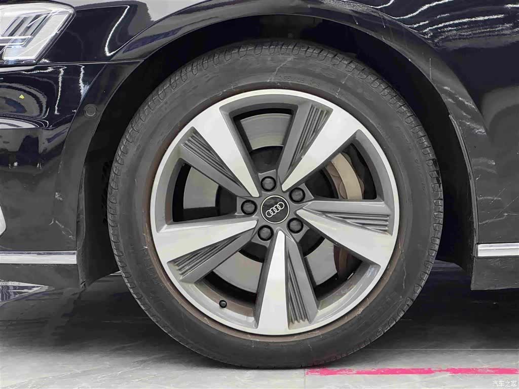 Audi A8L, 2022 4