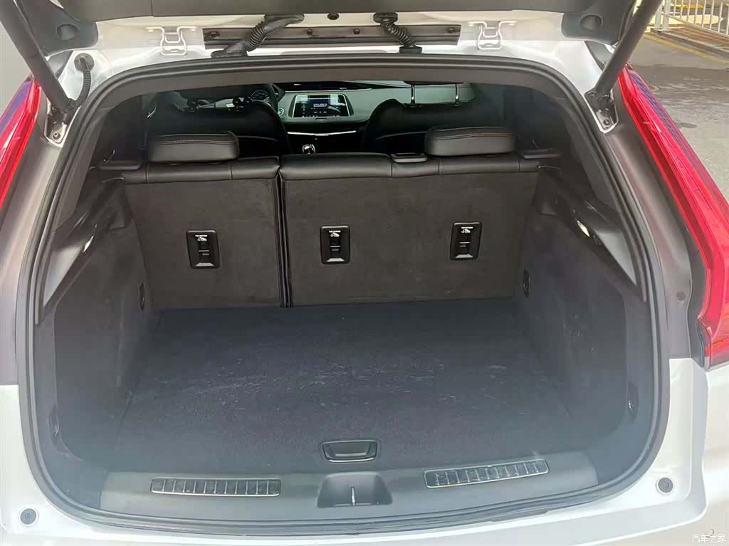 Cadillac XT4, 2021 8