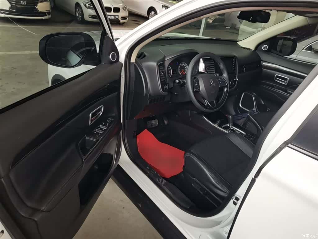 Mitsubishi Outlander, 2018 12
