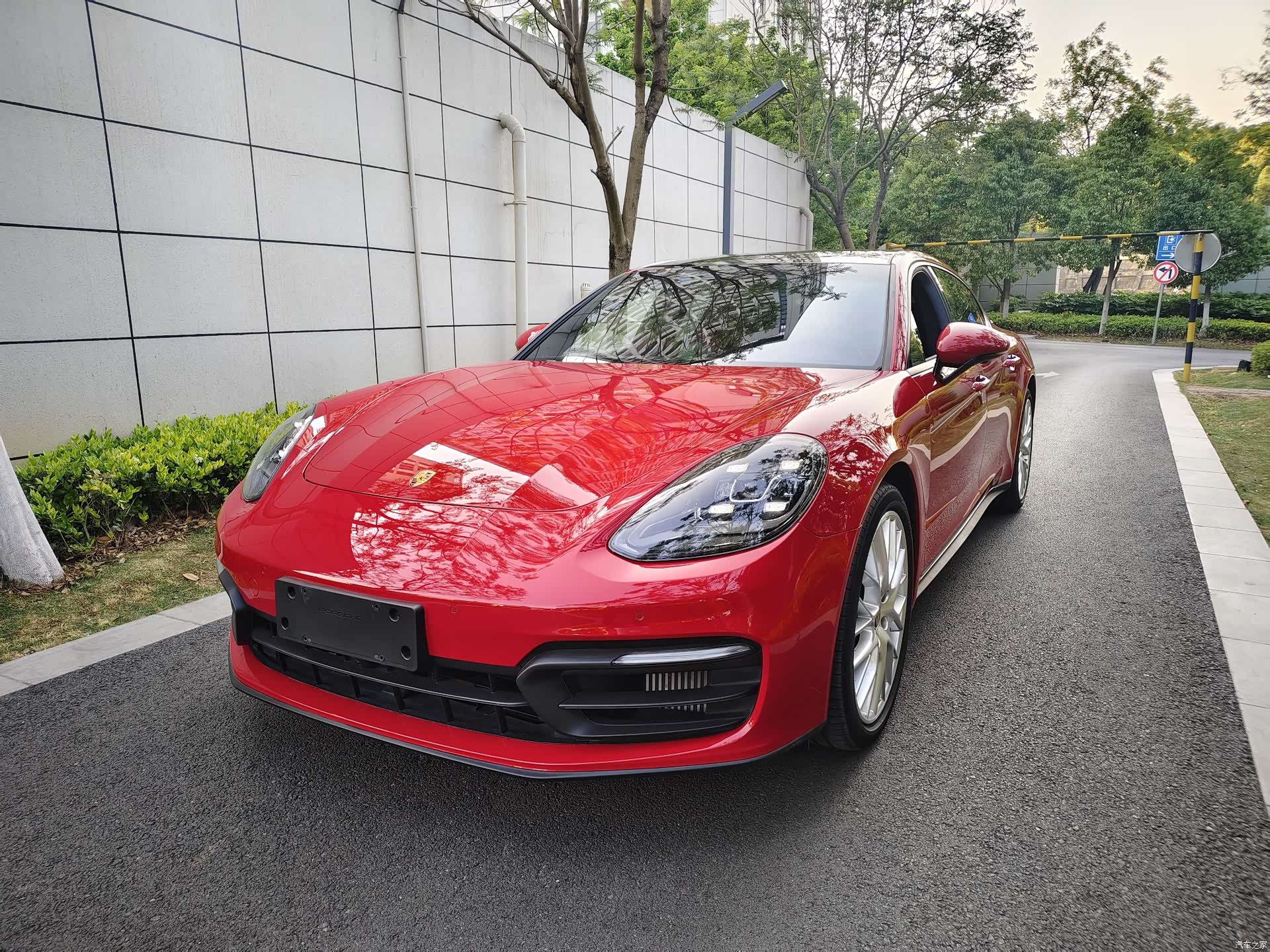 Porsche Panamera, 2022 1