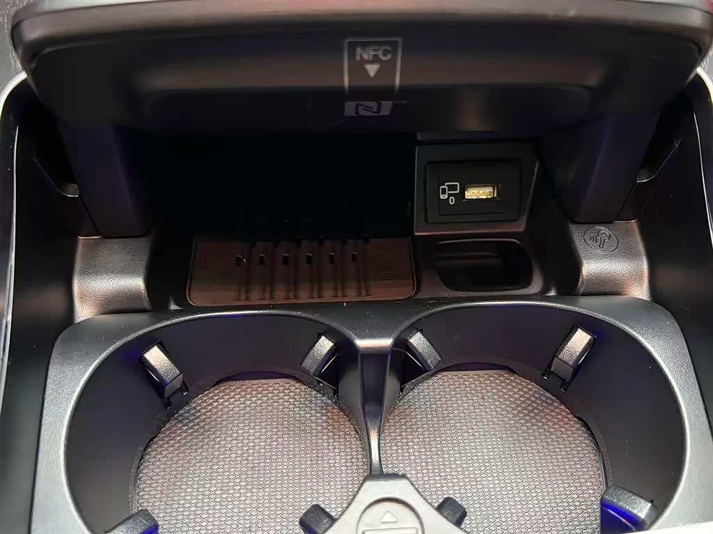 Mercedes-Benz E-Class, 2019 10
