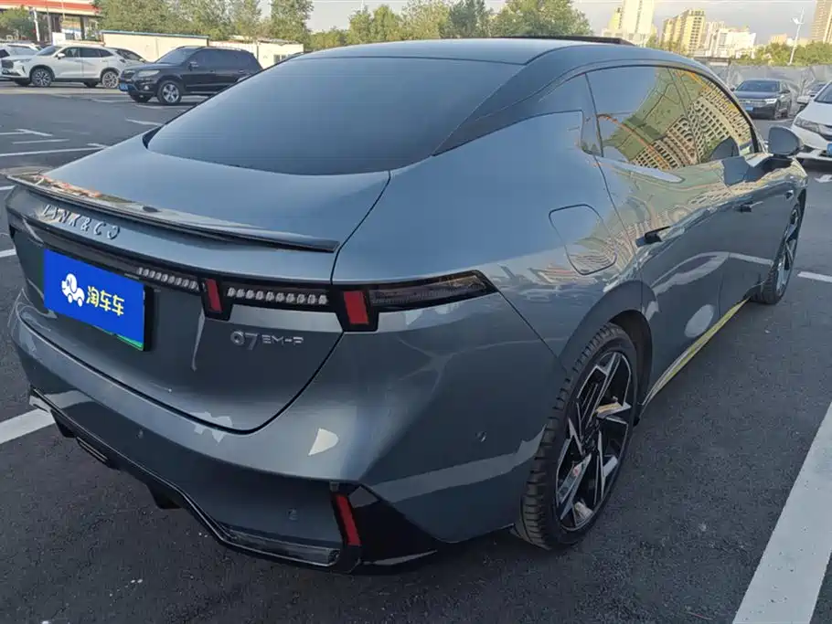 Lynk & Co 07 EM-P