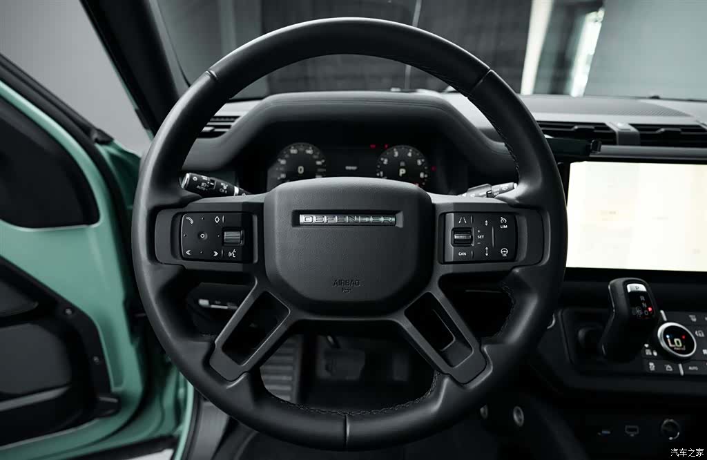 Land Rover Defender, 2023 16