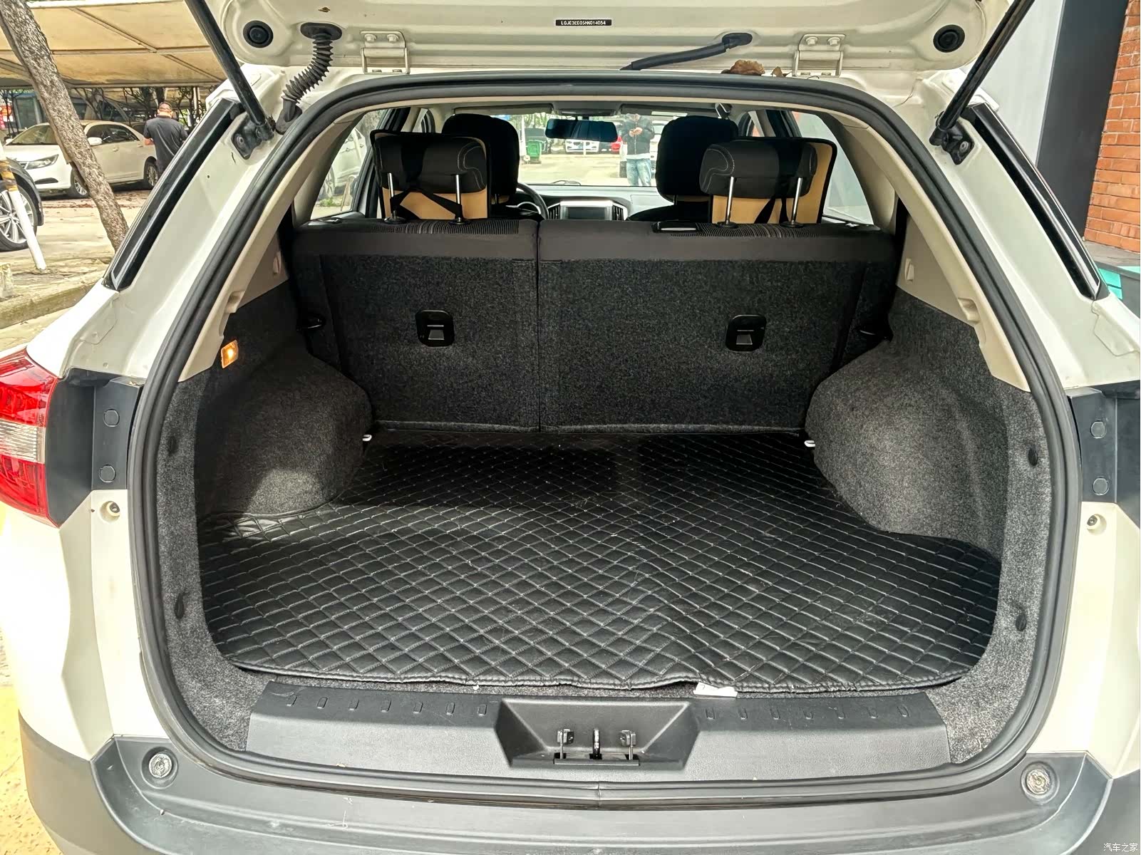 DongFeng AX3, 2017 13