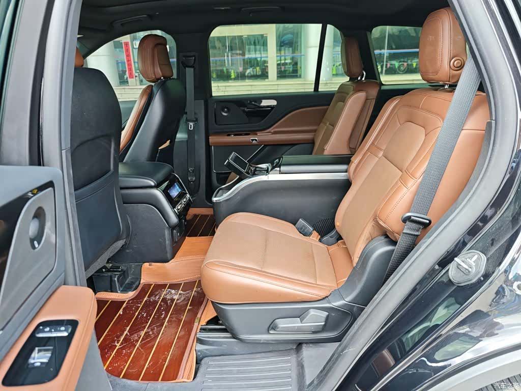 Lincoln Aviator, 2021 9