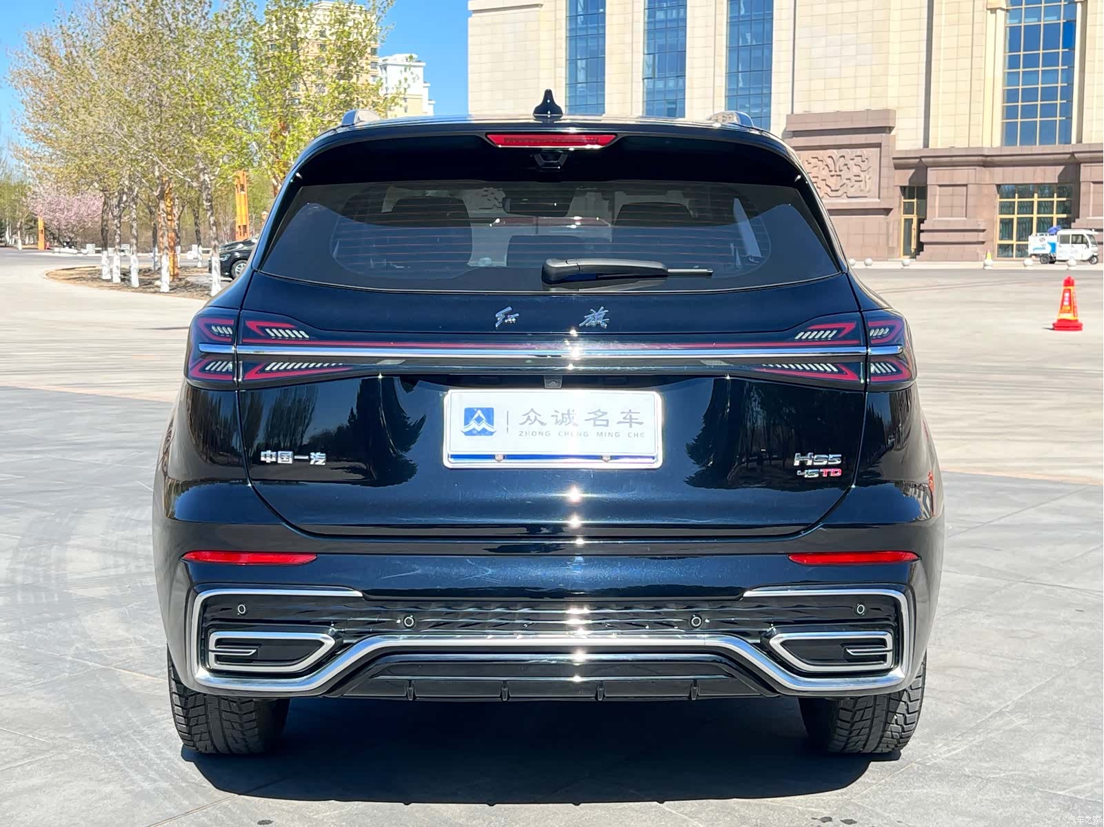 Hongqi HS5, 2023 8