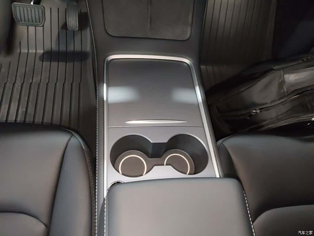 Tesla Model Y, 2023 14