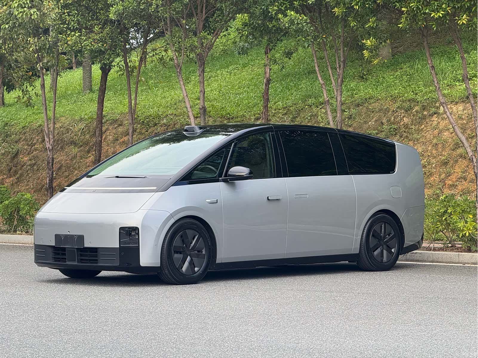 Li Auto MEGA, 2024 1
