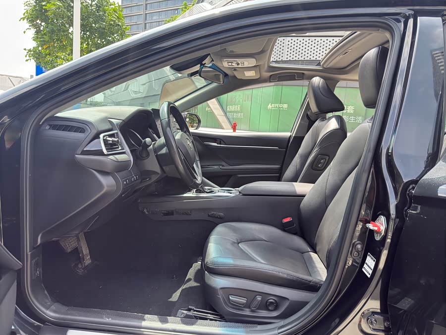 Toyota Camry 2022, фото 10