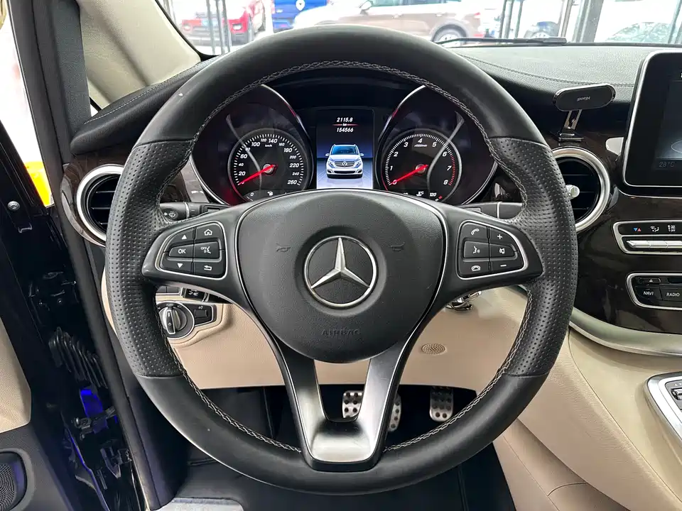 Mercedes-Benz V-class