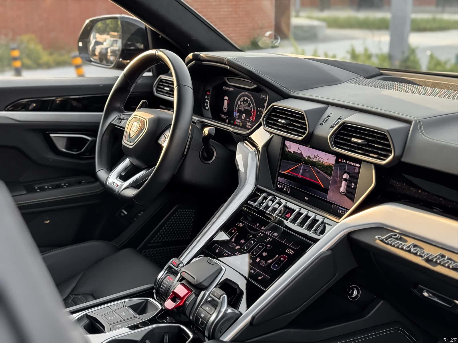 Lamborghini Urus, 2019 10