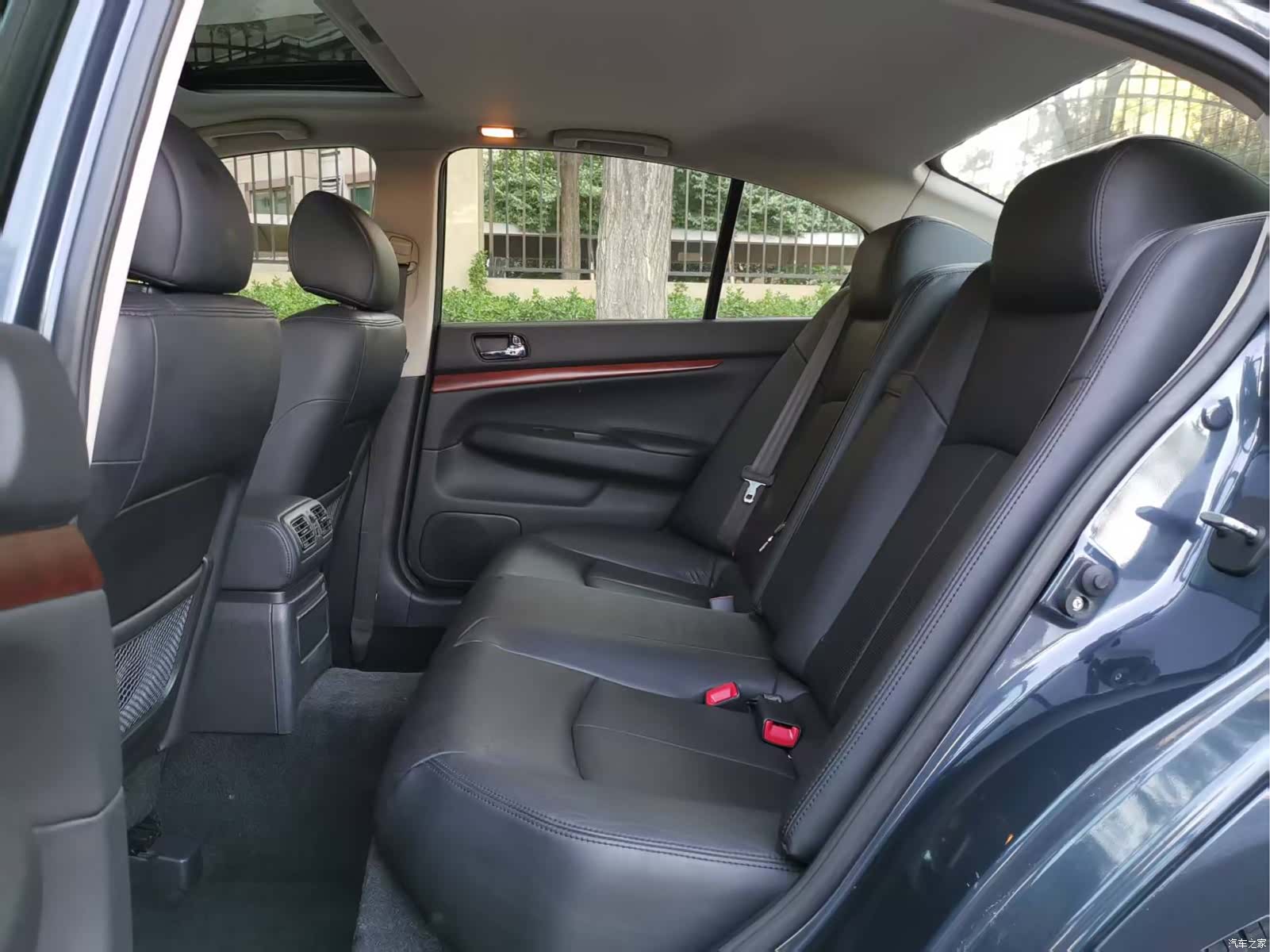 Infiniti G37, 2010 11