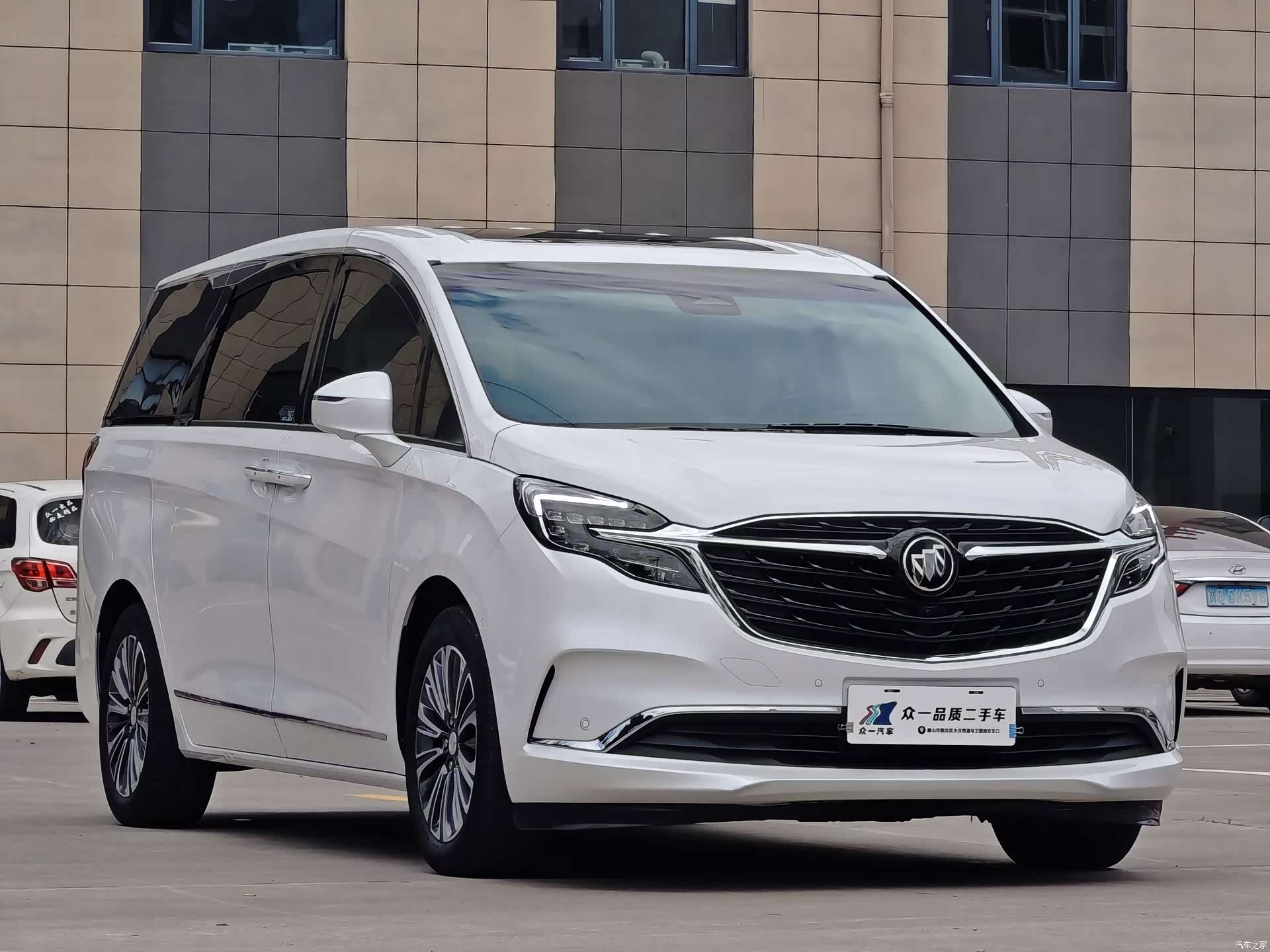 Buick GL8, 2022 3