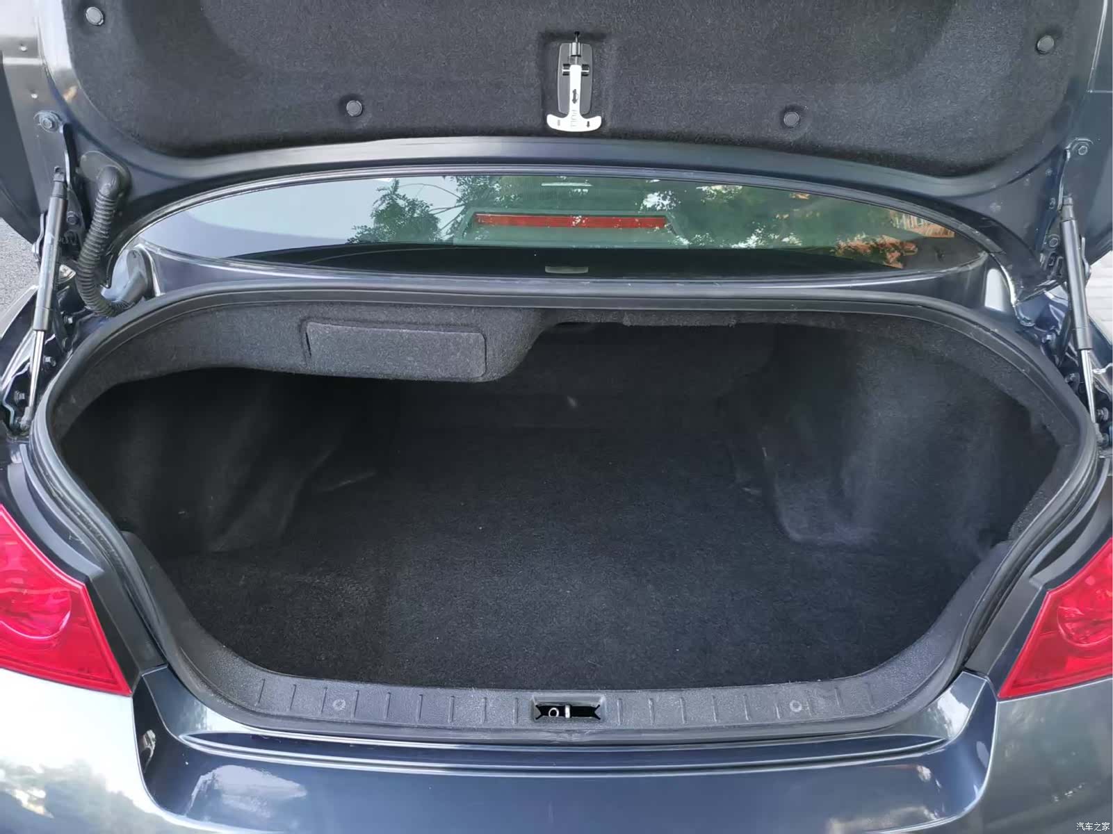 Infiniti G37, 2010 12