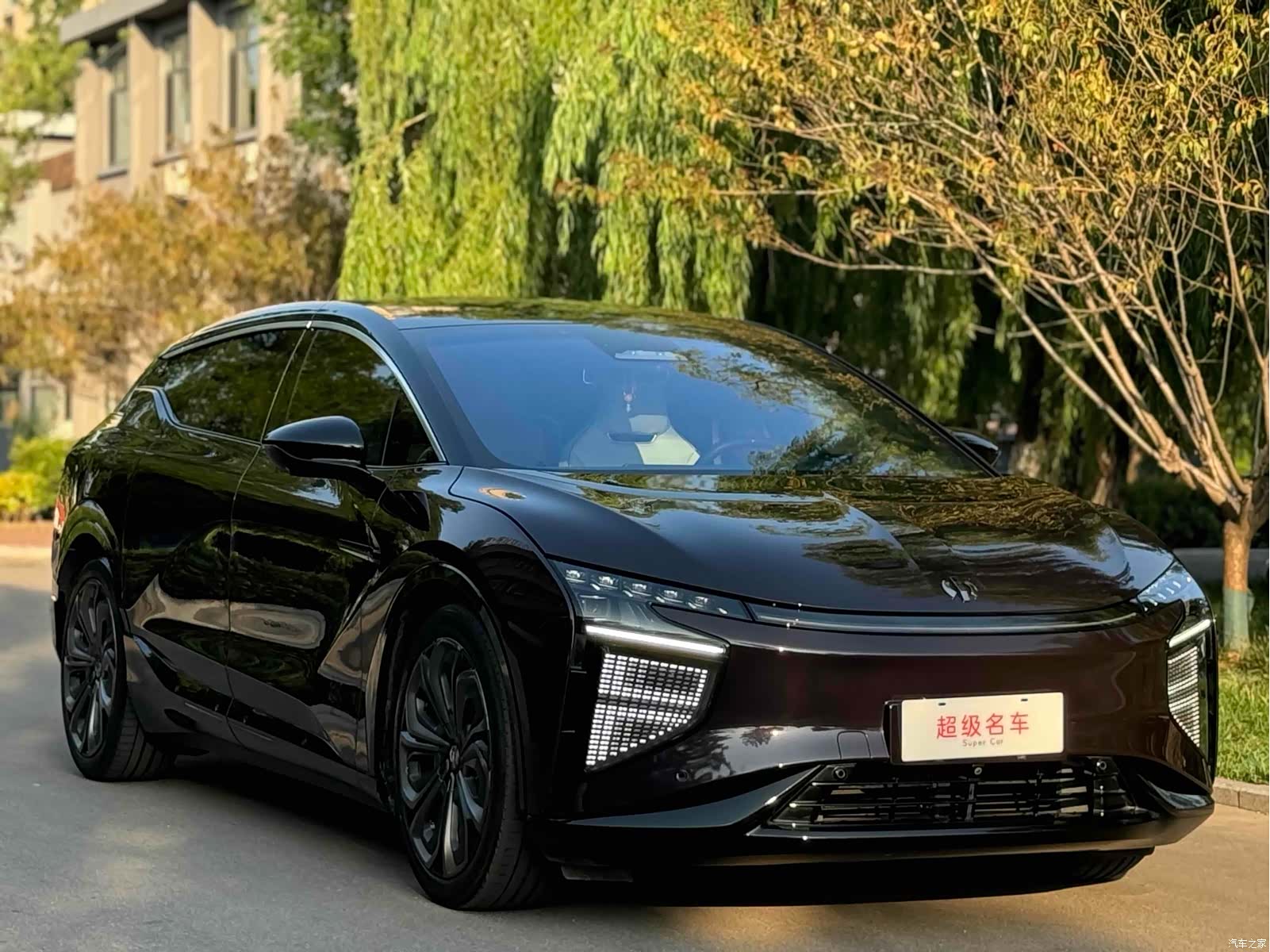 HiPhi X, 2022 3