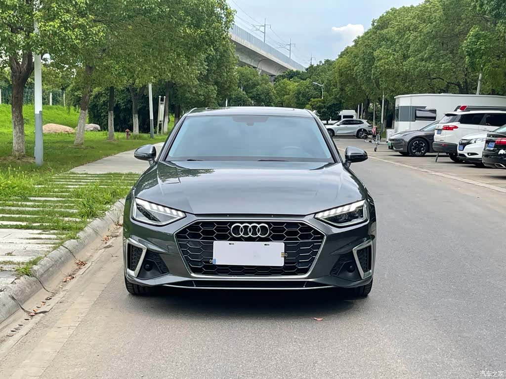 Audi A4L, 2021 3