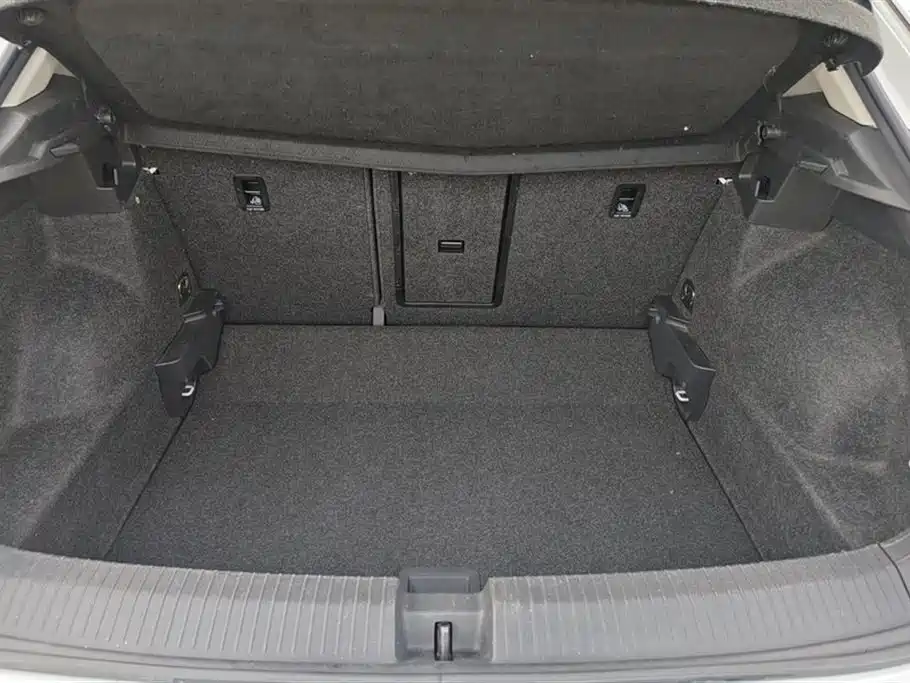 Volkswagen T-ROC exploring Songs